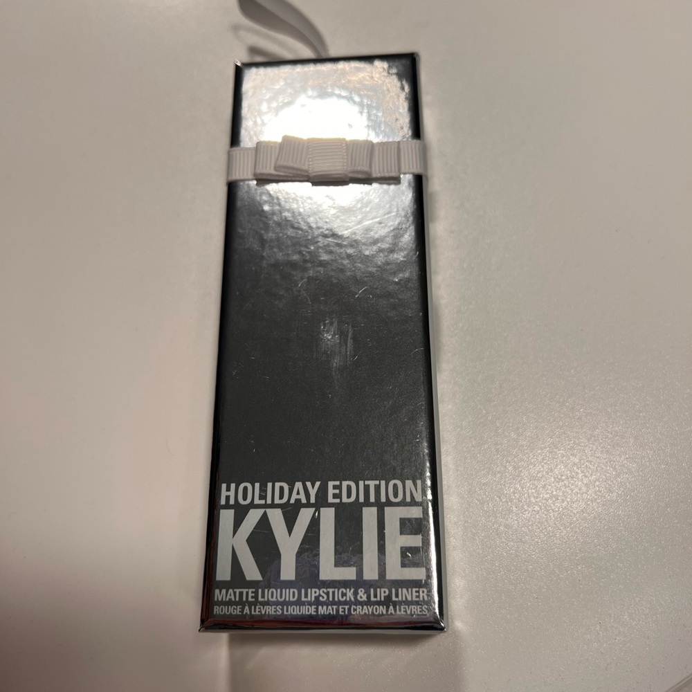 Kylie cosmetics lip kit in Merry shade